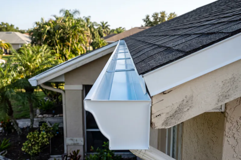 Continuous seamless aluminum gutter fabrication and installation on Florida home in Haines City